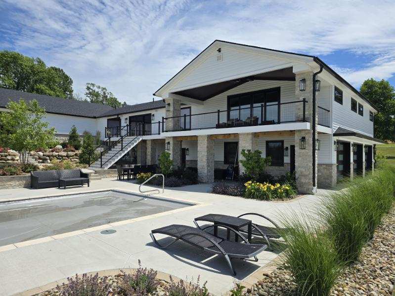 Natural Facing Pinehurst Ledgestone home exterior