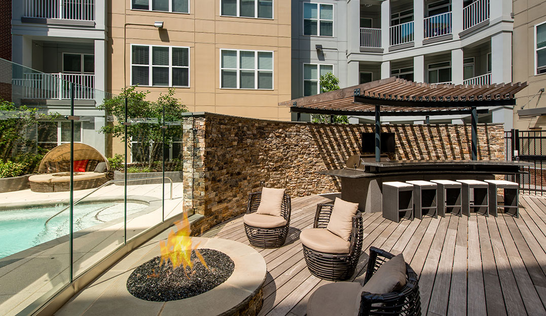 Kingston Ledgestone natural stone veneer installed on a rooftop common area