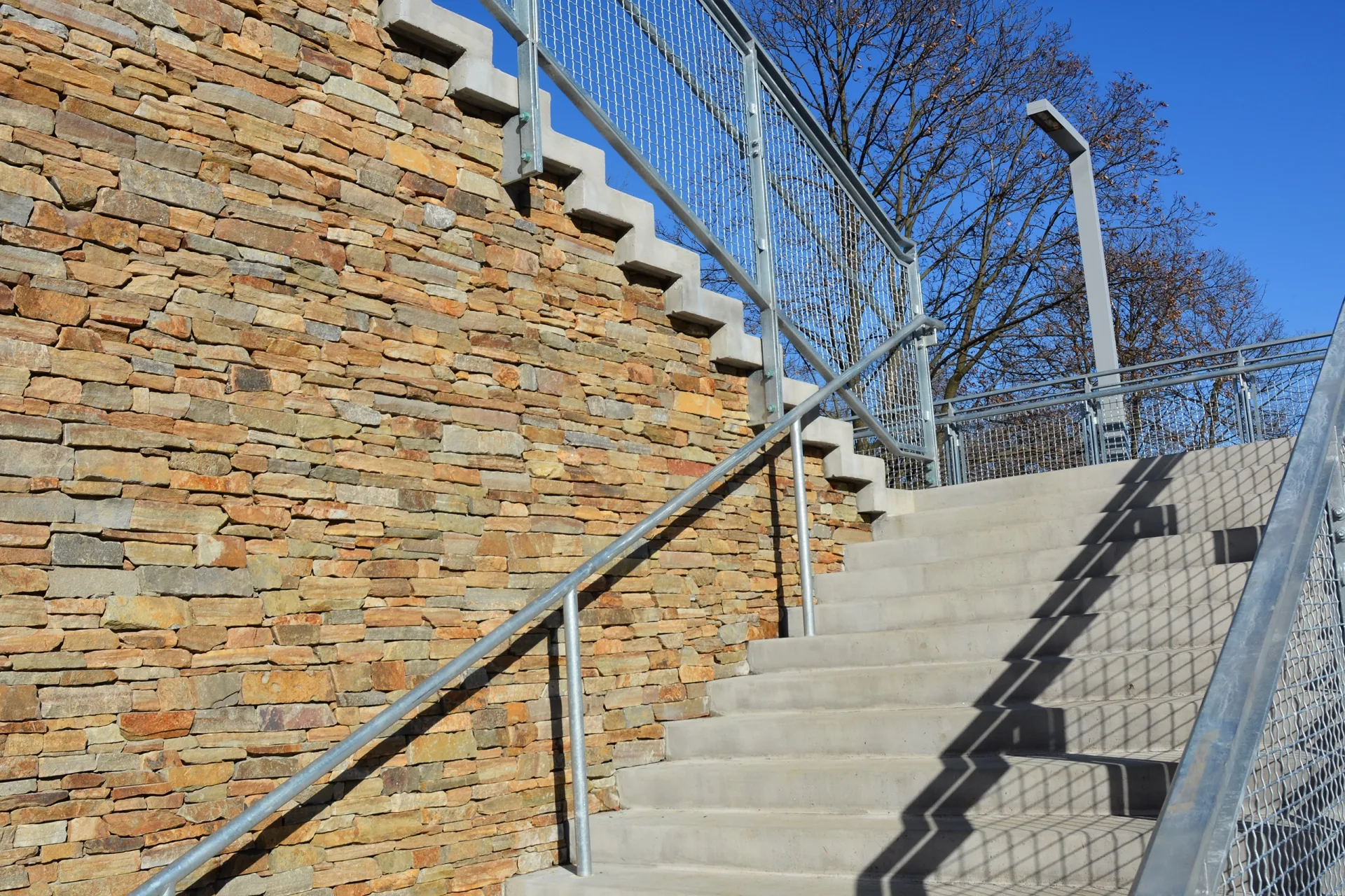 Natural Facing Pinehurst Ledgestone home exterior