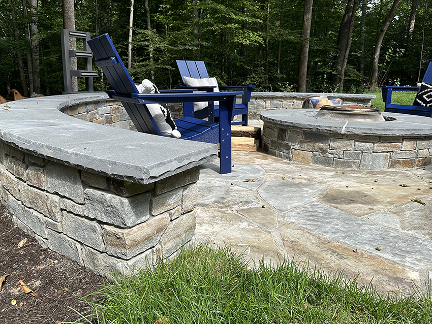 Natural Stone Veneer Fire pit and retaining wall featuring Natural Facing's Clove Road Ledgestone