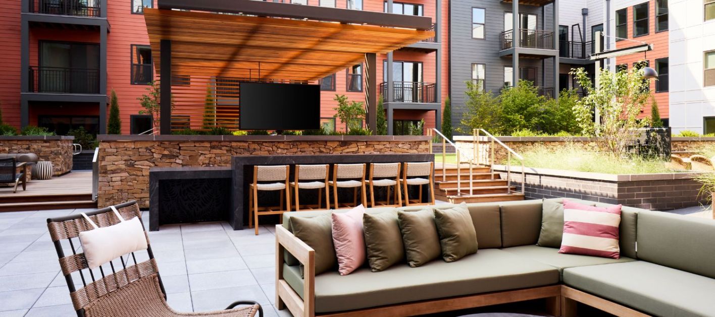 2849327_BroadandWashington_Ext_Amenity_OutdoorKitchen1_KipDawkinsAug2024-1416x628 Jones Bridge Rustic Ledgestone outdoor lounge